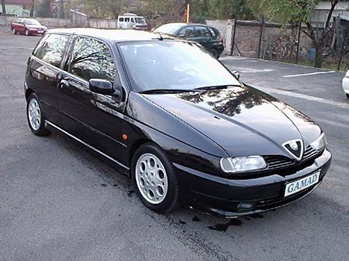 Fotky: Alfa Romeo 145 2.0 (foto, obrazky)