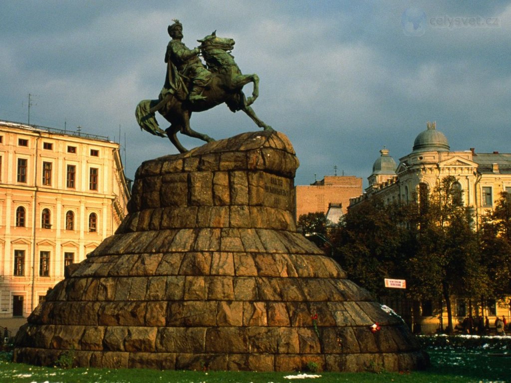 Foto: Statue Of Bogdan Kmealnitshsky, Kiev, Ukraine