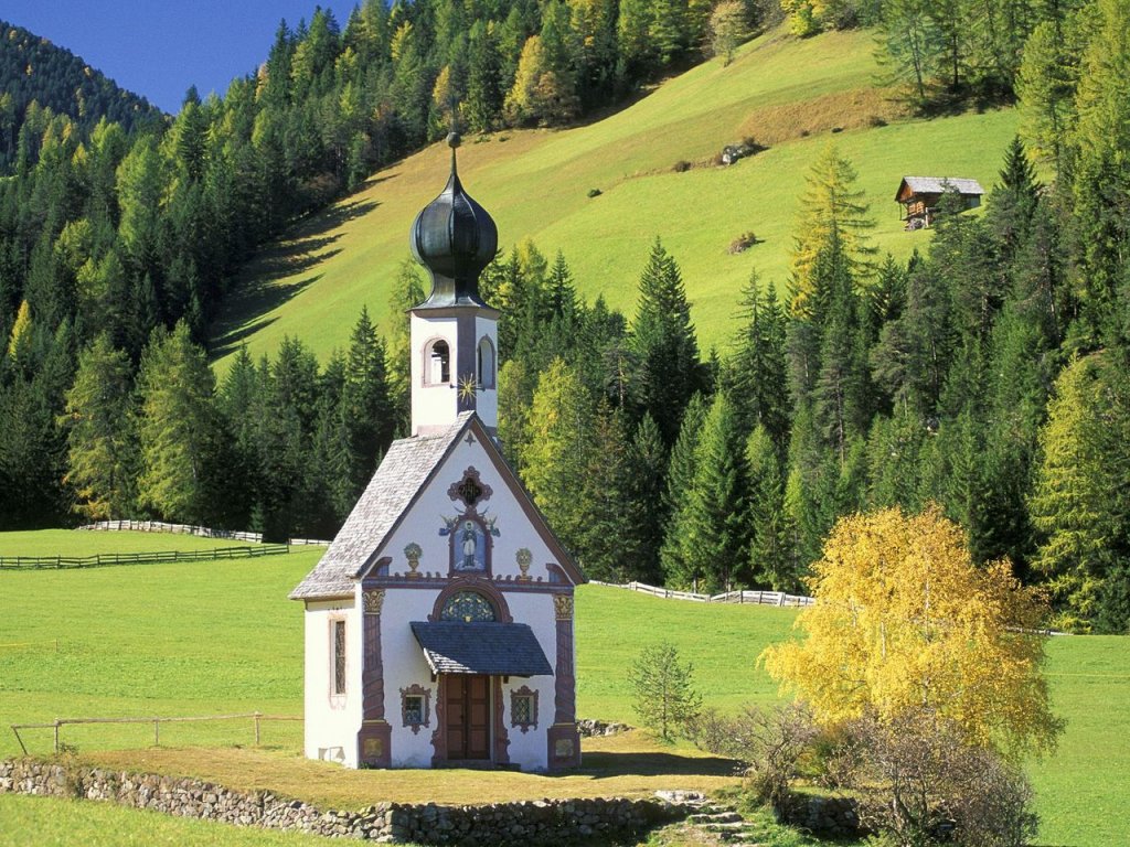 Foto: St John Church, Val Di Funes, Italy