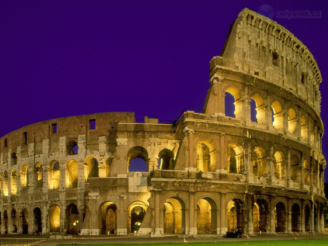 Foto: The Coliseum At Night, Rome, Italy