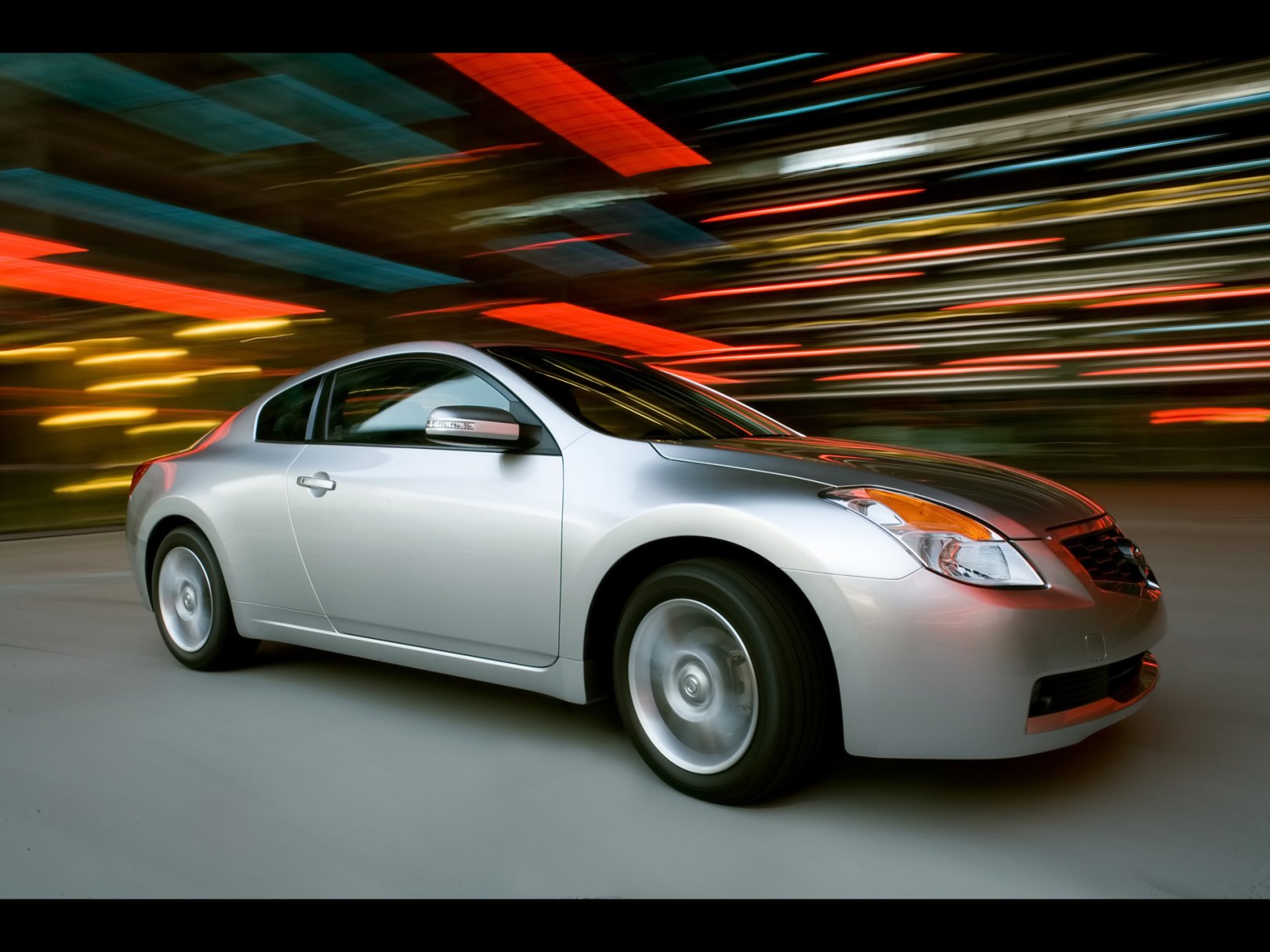 Foto: Nissan Altima Coupe Side Angle Speed (2008)