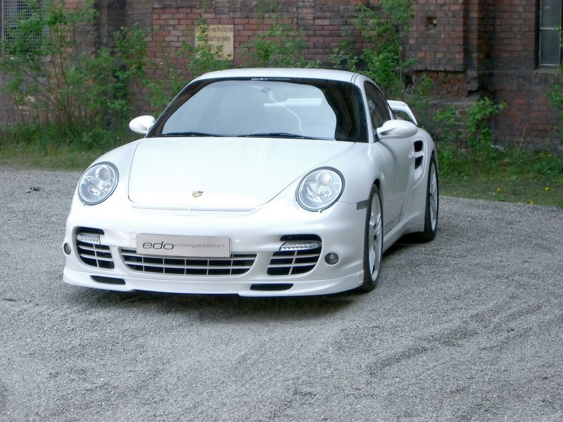 Foto: Edo Competition Porsche 997 Shark White Front Angle (2007)